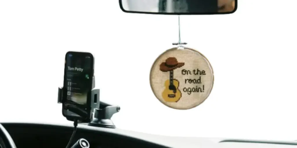 Support magnétique pour téléphone en voiture